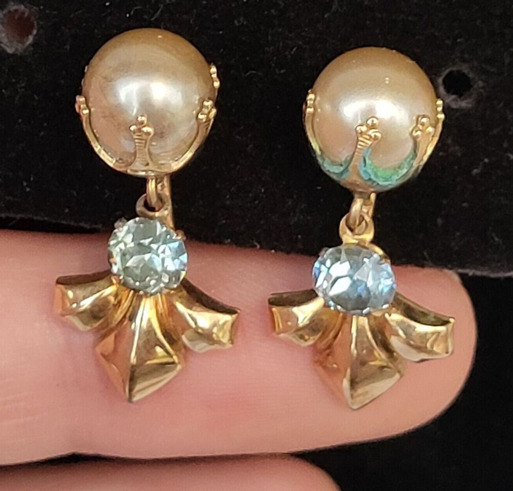 Vintage Amco 12kt Gold Filled Pearl & Aquamarine Twist Back Earrings 1" long